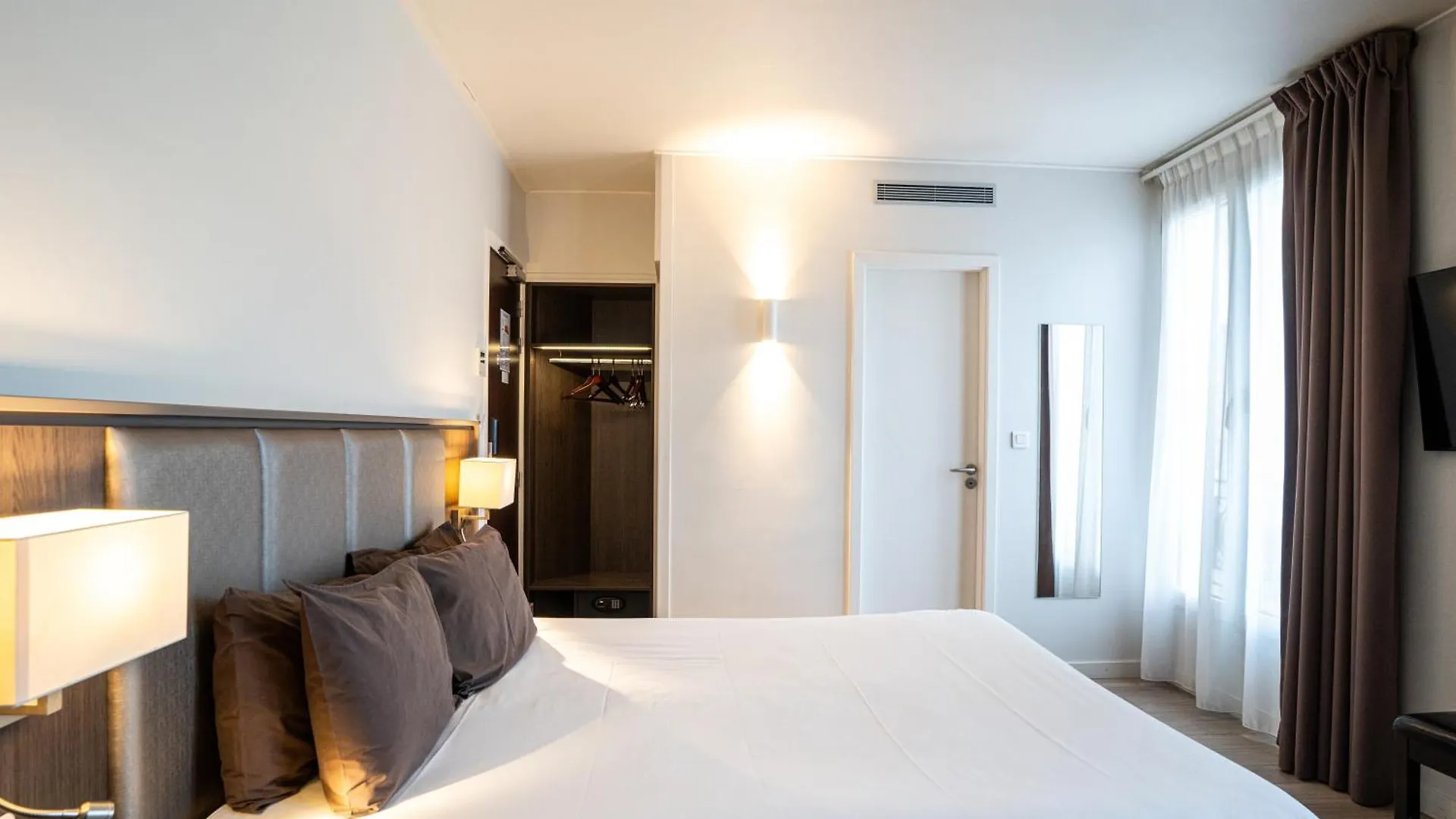 Hotel De Flore 3*